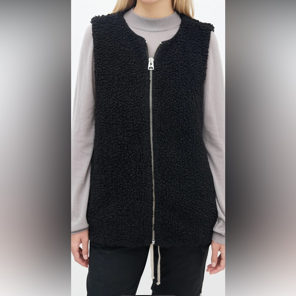 Aritzia Black Sherpa Vest